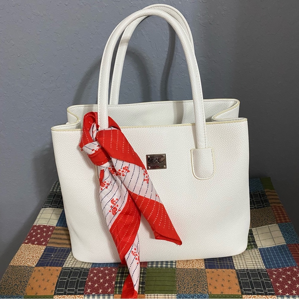 ❤️Jessica Moore❤️White❤️Scarf Not Included❤️